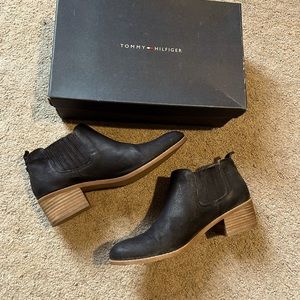 Tommy Hilfiger Black Ankle boots 7.5